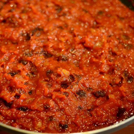 Krok 1 - Śledzie w sosie pomidorowym z miodem i rodzynkami foto