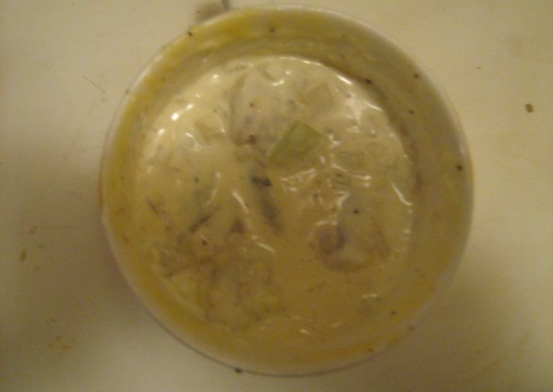 Fotografia przedstawiająca Śledzie w sosie śmietanowo-majonezowym
