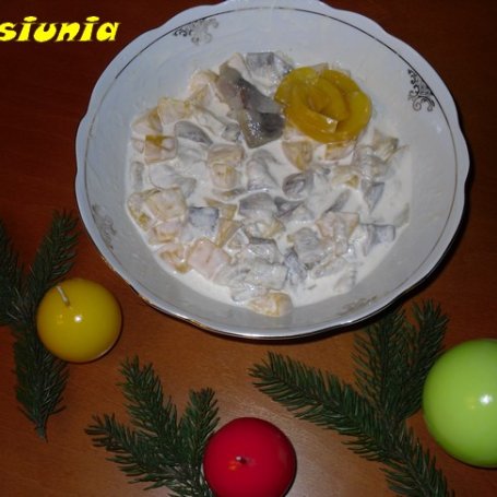 Krok 4 - Śledzie z brzoskwiniami w sosie czosnkowym foto