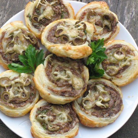 Krok 5 - Ślimaczki z pastą pieczarkową foto