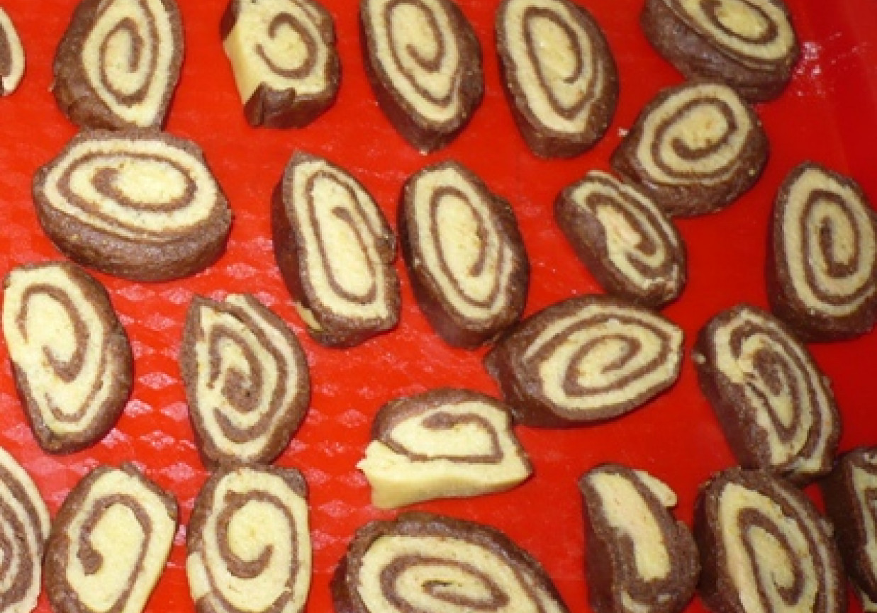 Ślimaki cynamonowo-czekoladowe foto
