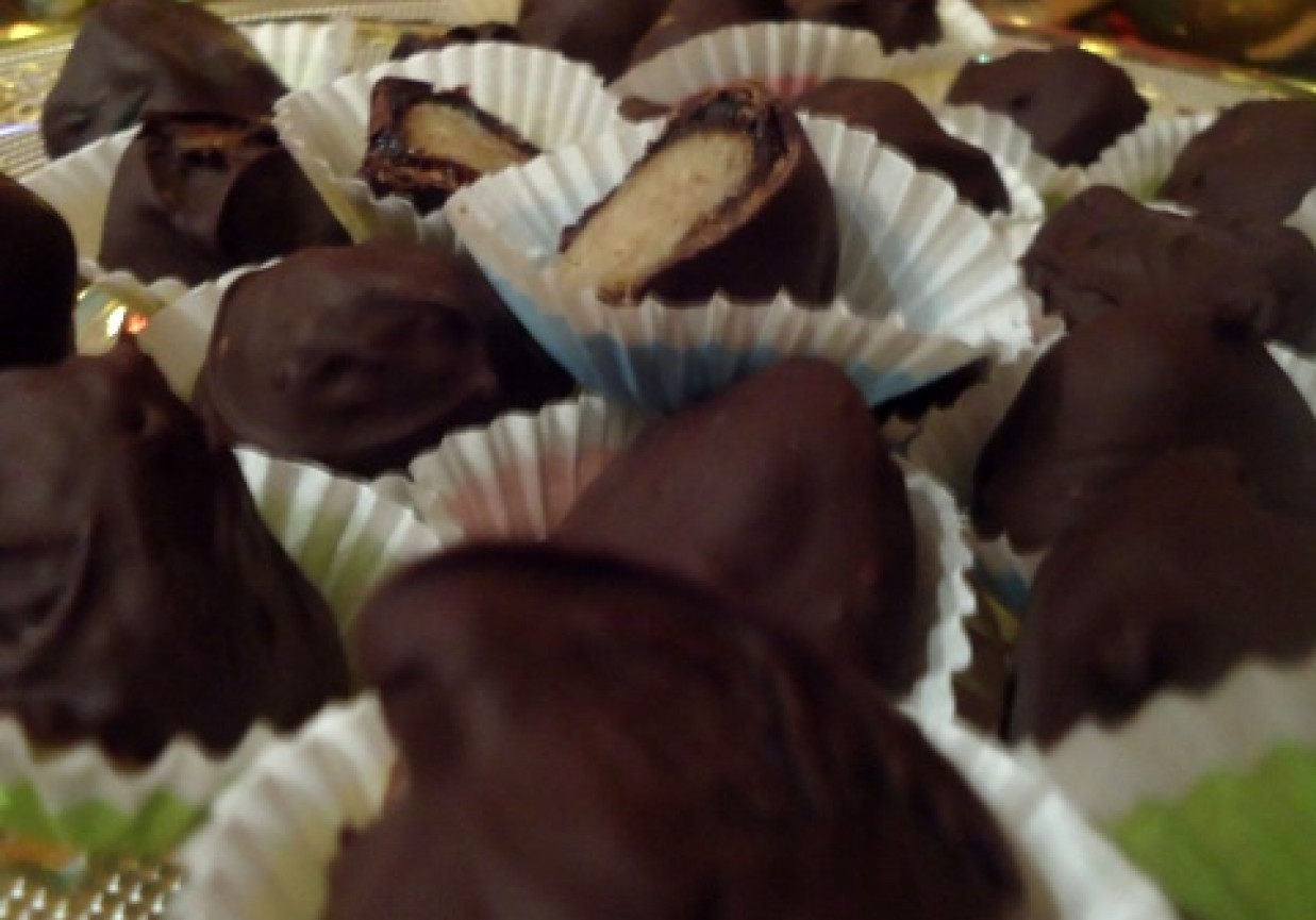 Śliwka w czekoladzie z marcepanem foto