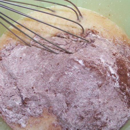 Krok 3 - Śliwki i ricotta, czyli smaczne, ciemne muffinki :) foto