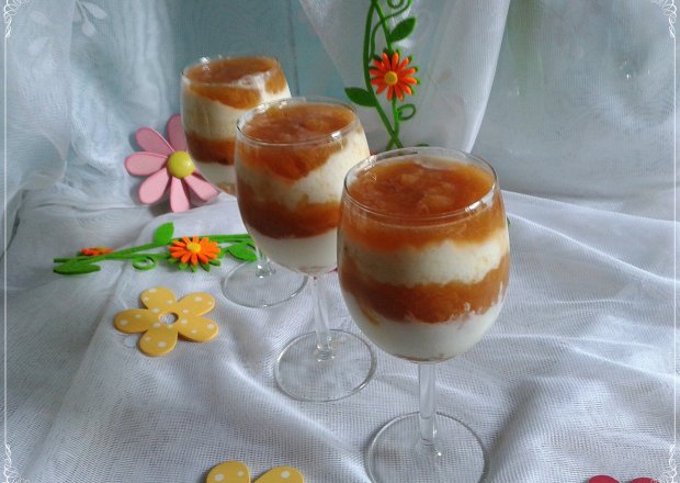 Fotografia przedstawiająca Śliwkowo-jogurtowy deserek