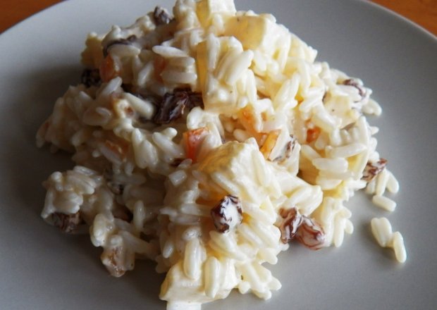 Fotografia przedstawiająca Słodka sałatka ryżowa