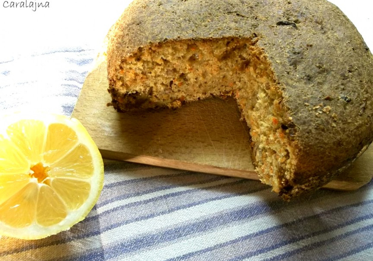 słodki chlebek marchewkowy na zakwasie foto