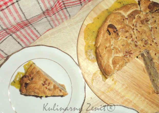 Fotografia przedstawiająca Słodki chlebek ze smalcem z konfiturą pomarańczowo- miętową
