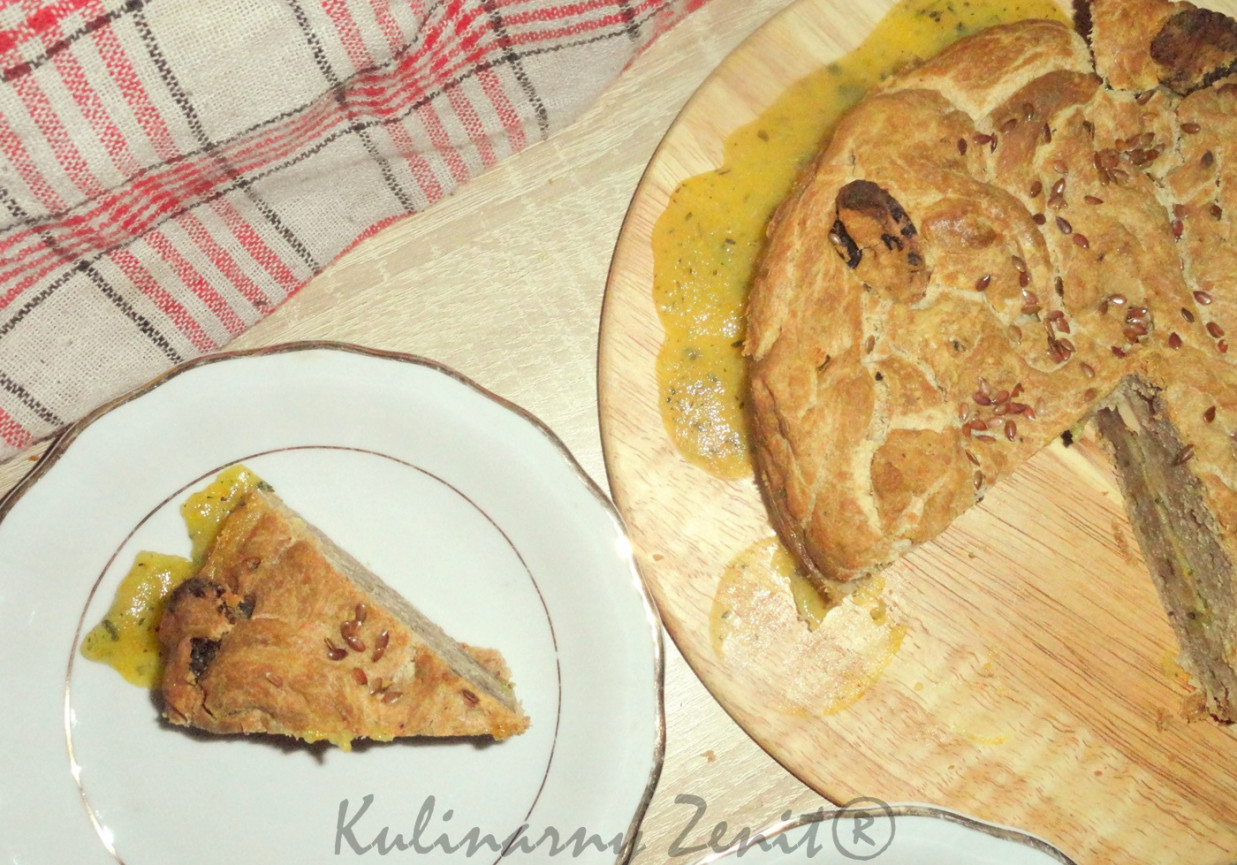 Słodki chlebek ze smalcem z konfiturą pomarańczowo- miętową foto