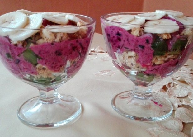 Fotografia przedstawiająca Słodki jogurt na deser
