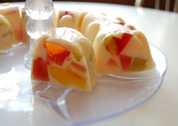 Fotografia przedstawiająca Słodki salceson(deser z galaretek)