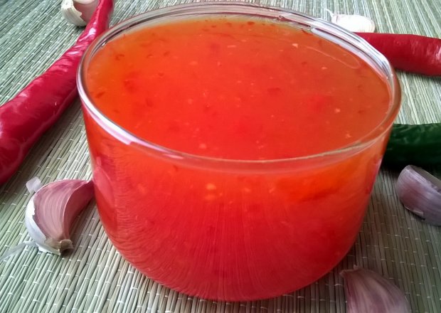 Fotografia przedstawiająca słodki sos chilli