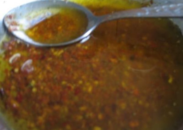 Fotografia przedstawiająca słodki sos sałatkowy