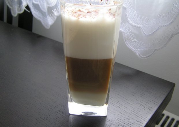 Fotografia przedstawiająca Słodkie latte macchiato