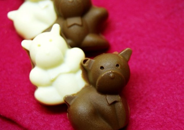 Fotografia przedstawiająca Słodkie misie - czekoladki z kremem kanapkowym