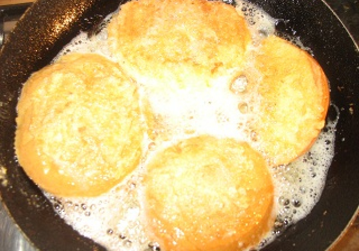 Słodkie śniadanie z czerstwego pieczywa DoradcaSmaku.pl