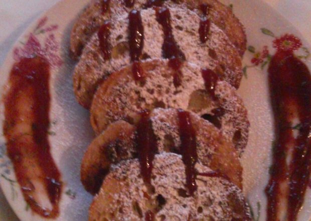 Fotografia przedstawiająca Słodkie tosty francuskie