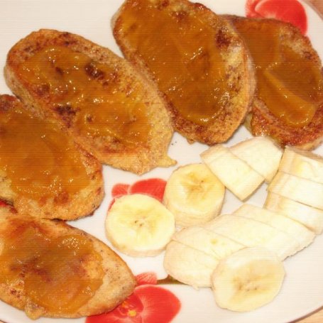 Krok 3 - Słodkie tosty z dżemem dyniowym i bananem foto