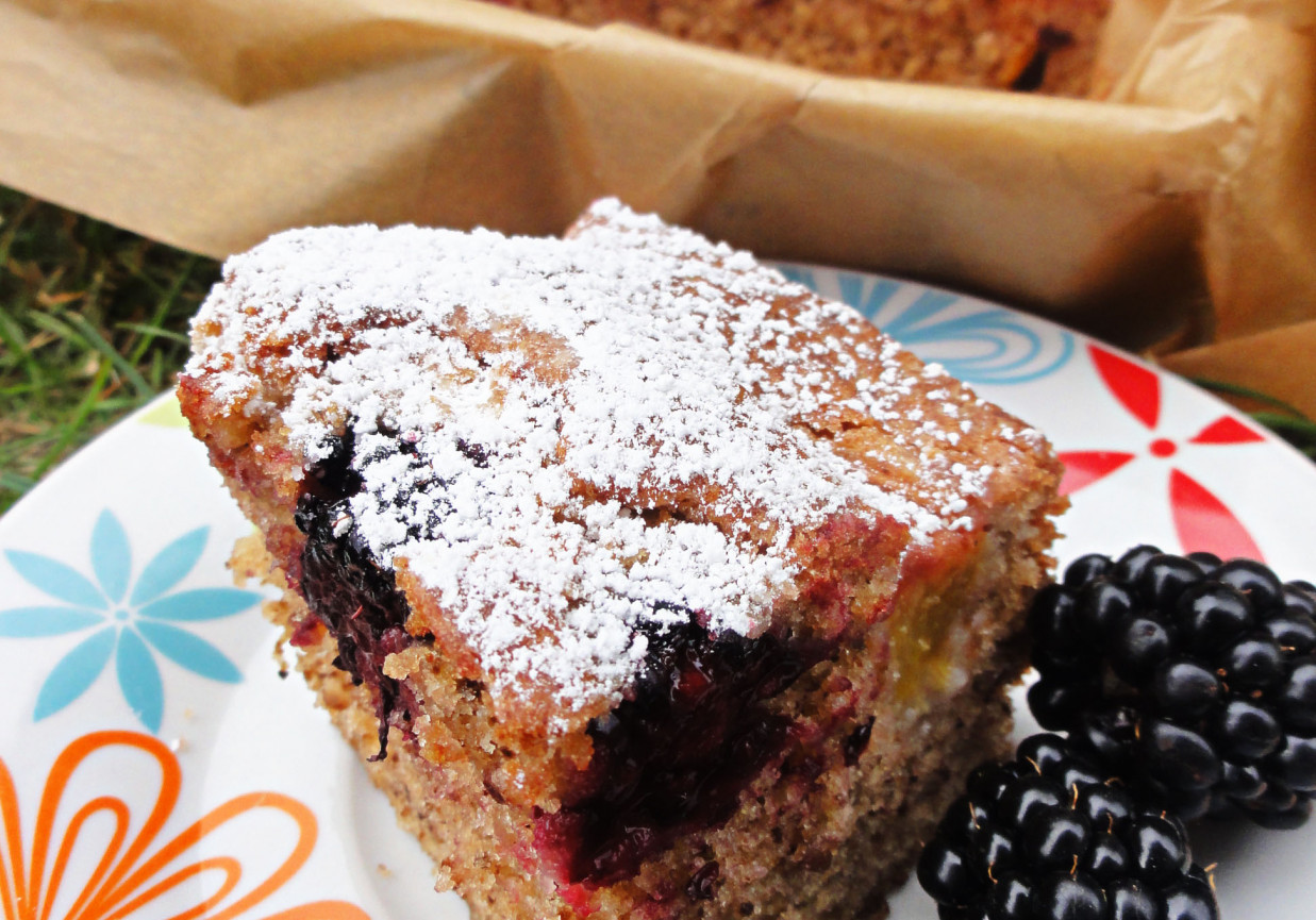 Słodko kwaśne ciasto jeżynowo- brzoskwiniowe foto