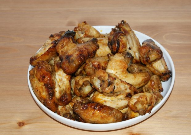 Fotografia przedstawiająca Słodko - ostre skrzydełka z kurczaka