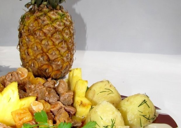Fotografia przedstawiająca Słodko pikantna wieprzowina z ananasem
