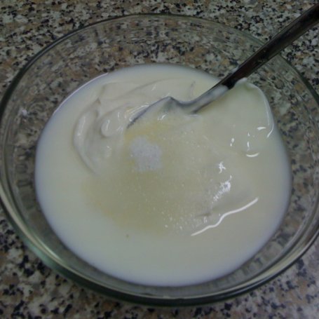 Krok 3 - Słodko-kwaśna mizeria z greckim jogurtem foto