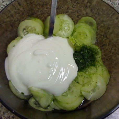 Krok 4 - Słodko-kwaśna mizeria z greckim jogurtem foto