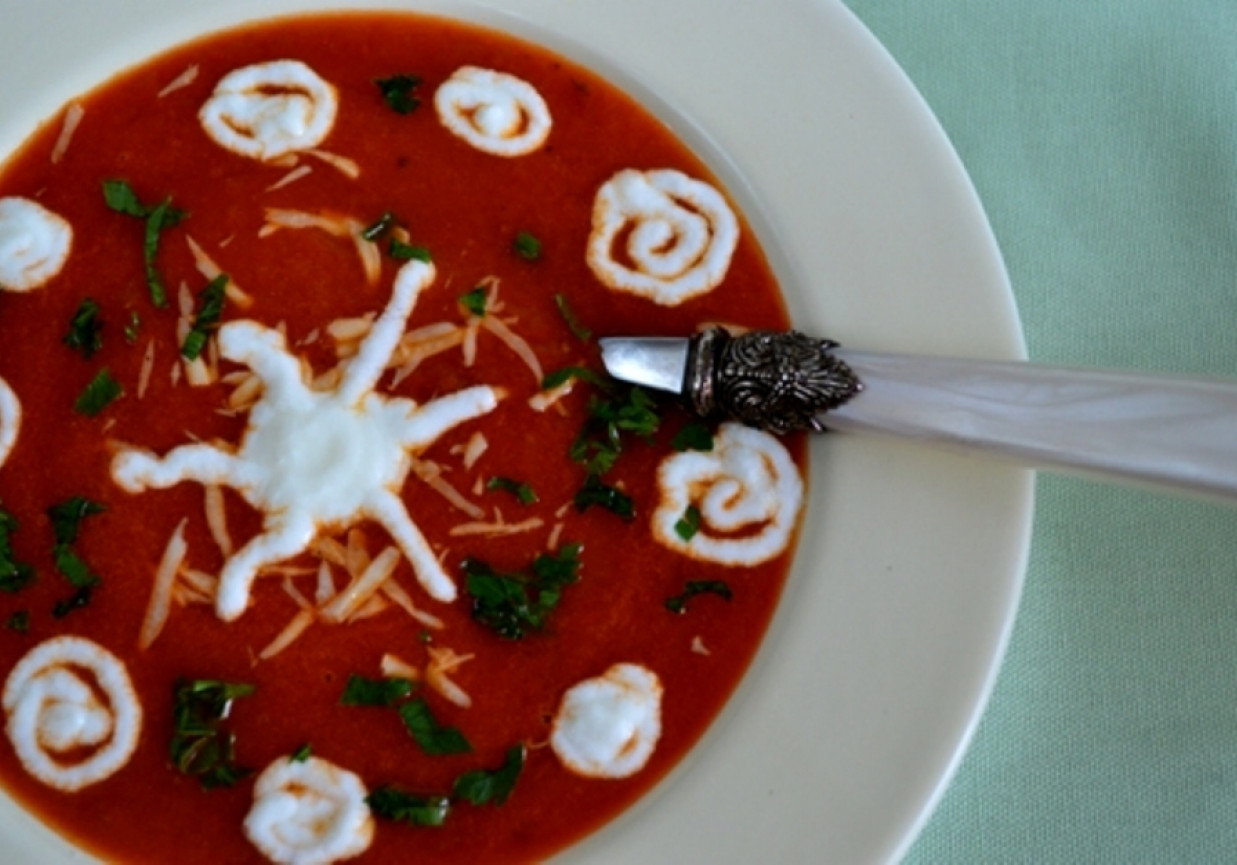Słoneczna zupa pomidorowa foto