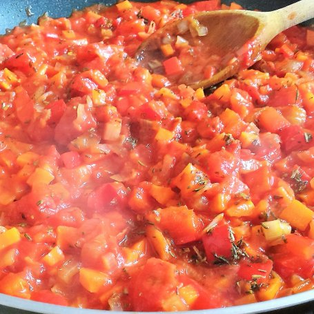 Krok 3 - Słoneczne spaghetti z duszonymi warzywami i parmezanem  foto