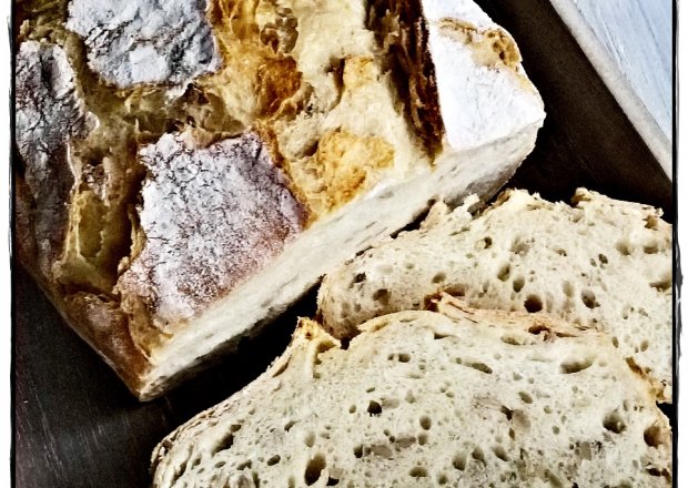 Fotografia przedstawiająca Słonecznikowy pszenno - żytni chleb bez wyrabiania Zewy