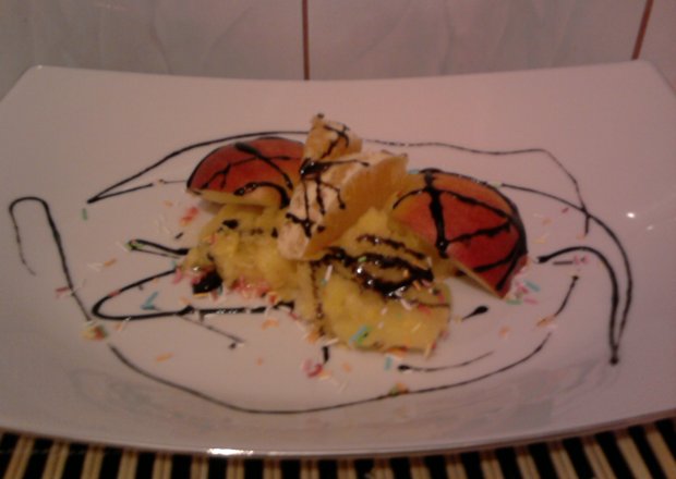 Fotografia przedstawiająca Słoneczny deser ananasowy