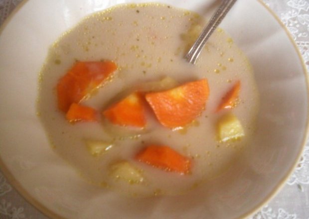 Fotografia przedstawiająca Smaczna i szybka zupa