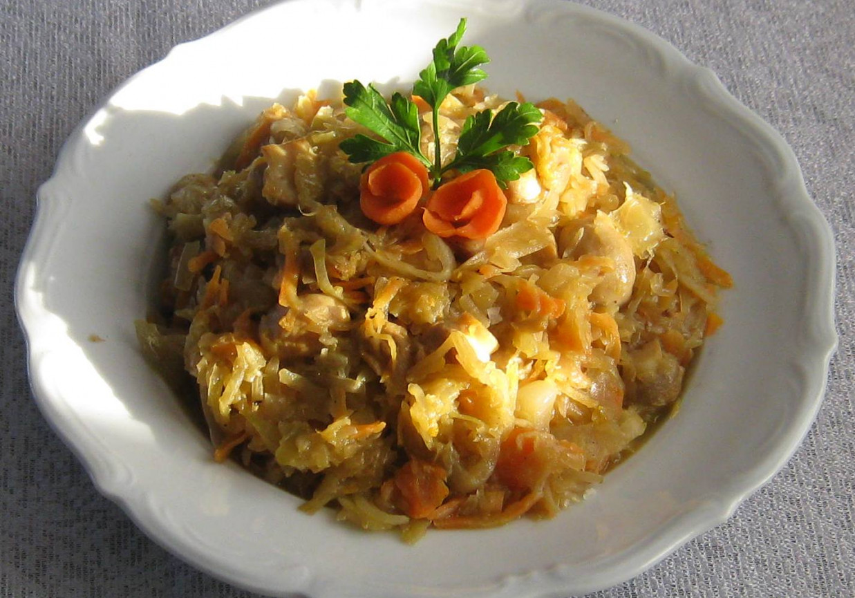 Smaczna kapusta na kościach foto