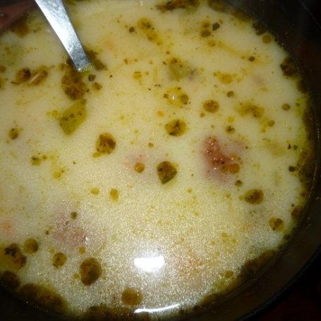 Krok 8 - Smaczna pożywna zupa serowa z klopsikami mielonymi foto