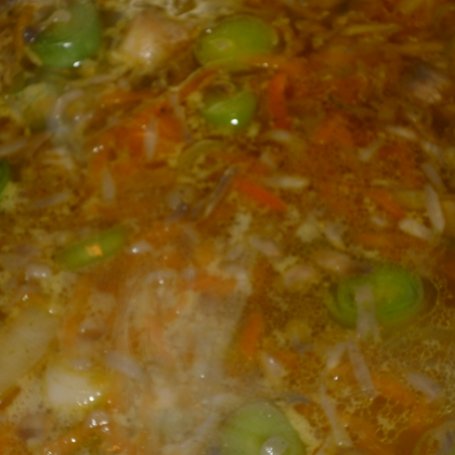 Krok 7 - Smaczna pożywna zupa serowa z klopsikami mielonymi foto
