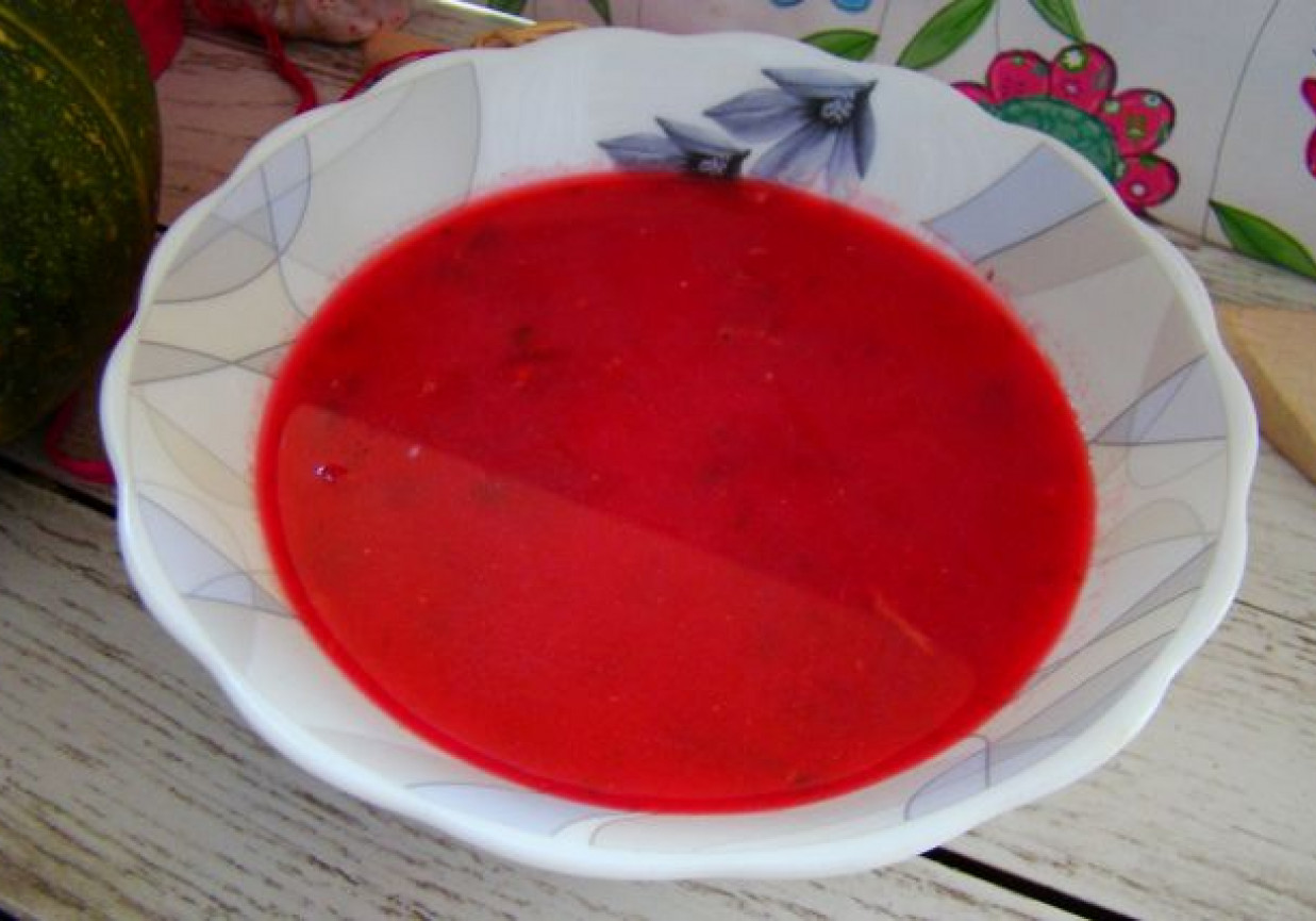 Smaczna zupa ziemniaczano buraczana foto