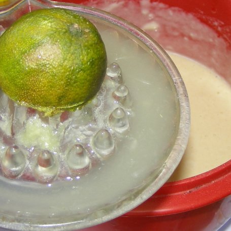 Krok 1 - smaczne limonkowe muffinki z bitą śmietaną kokosową... foto