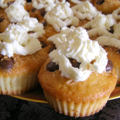 Krok 5 - smaczne limonkowe muffinki z bitą śmietaną kokosową... foto