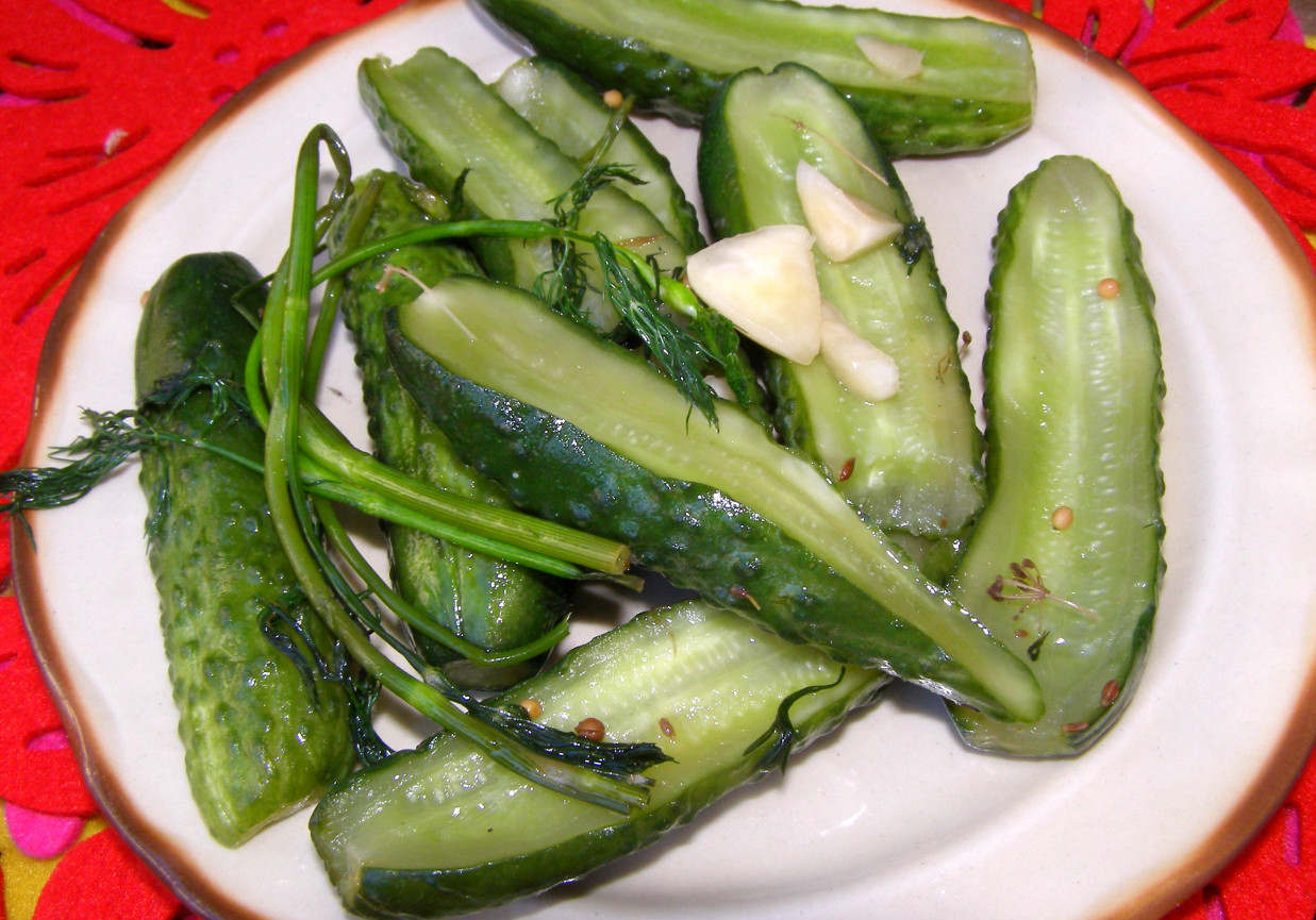 Smaczne ogórki małosolne "na sucho" kiszone foto