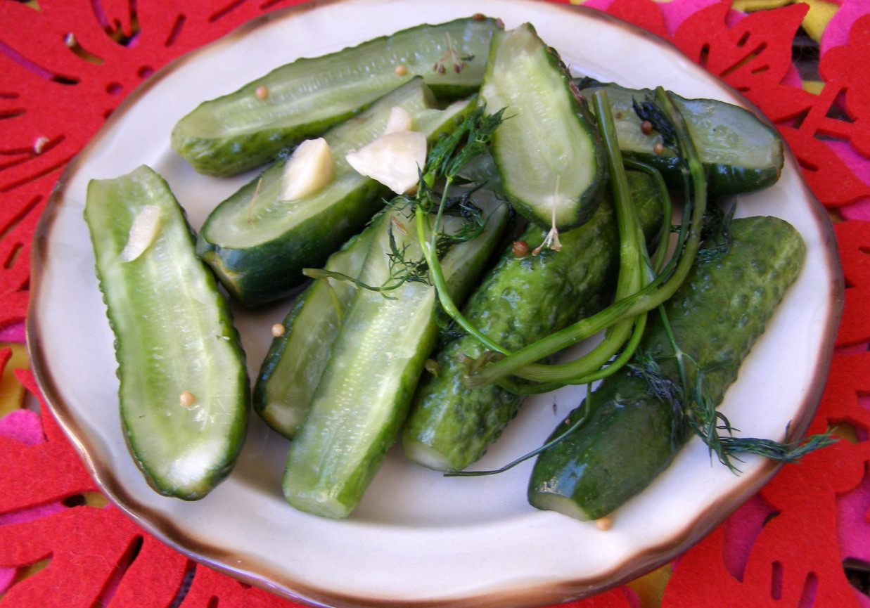 Smaczne ogórki małosolne "na sucho" kiszone foto
