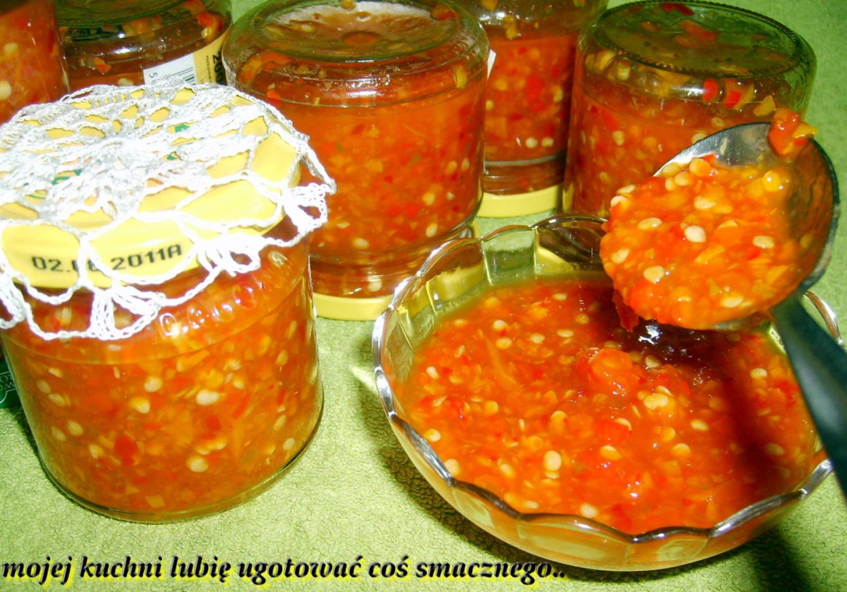 smaczny domowy słodko-ostry sos z papryczek chilli... foto