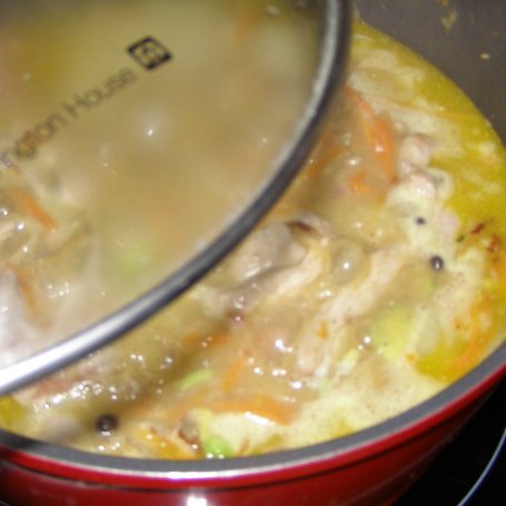 Krok 3 - smaczny warzywny gulasz z indyka z czubricą i awokado... foto