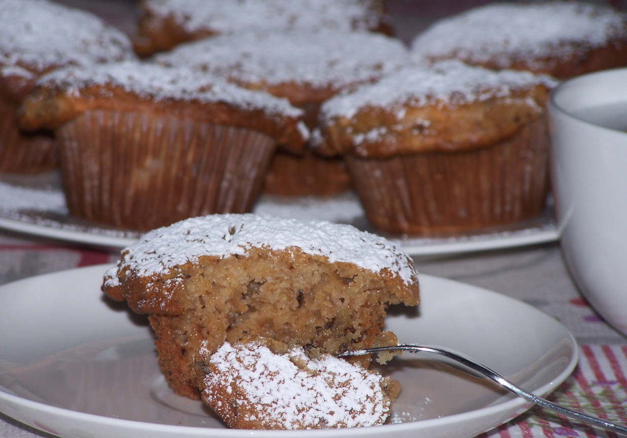 Smak rekompensuje wygląd, czyli jabłkowe muffinki z orzechami :) foto