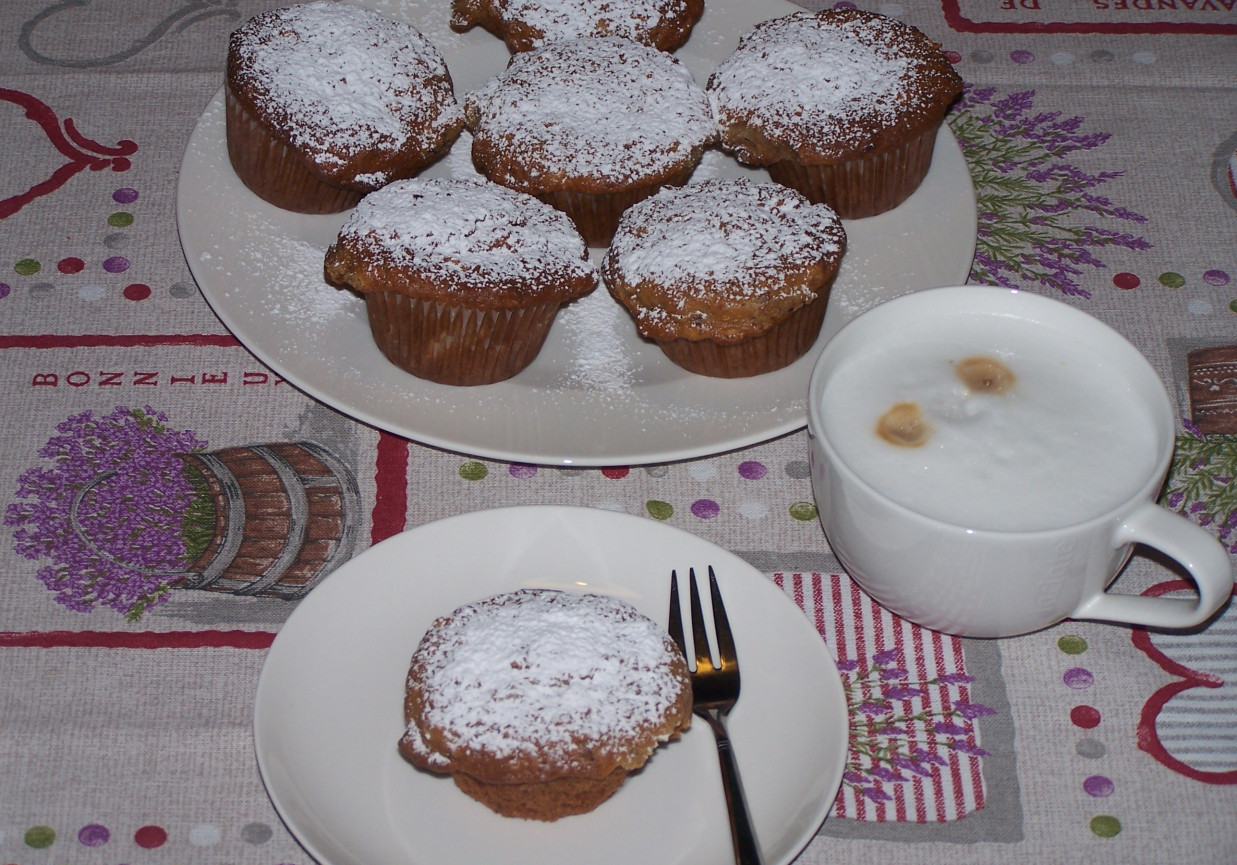 Smak rekompensuje wygląd, czyli jabłkowe muffinki z orzechami :) foto