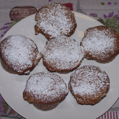 Krok 7 - Smak rekompensuje wygląd, czyli jabłkowe muffinki z orzechami :) foto
