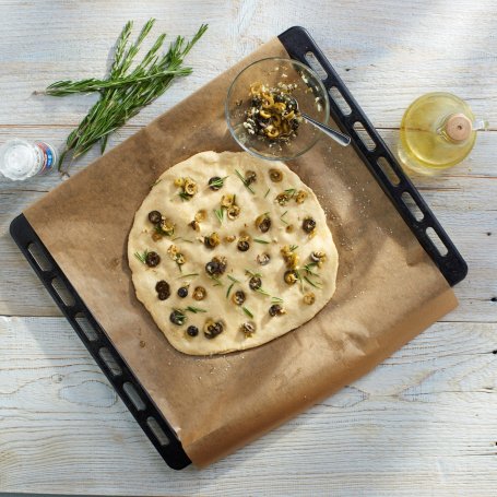Krok 4 - Smaki Świata: Focaccia z oliwkami foto