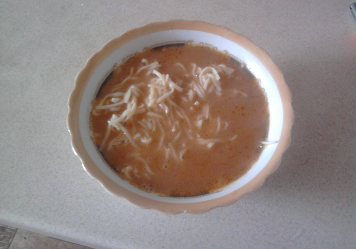 smakowita zupa pomidorowa foto