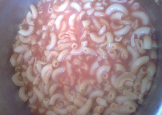 Fotografia przedstawiająca Small Macaroni z sosem pomidorowym