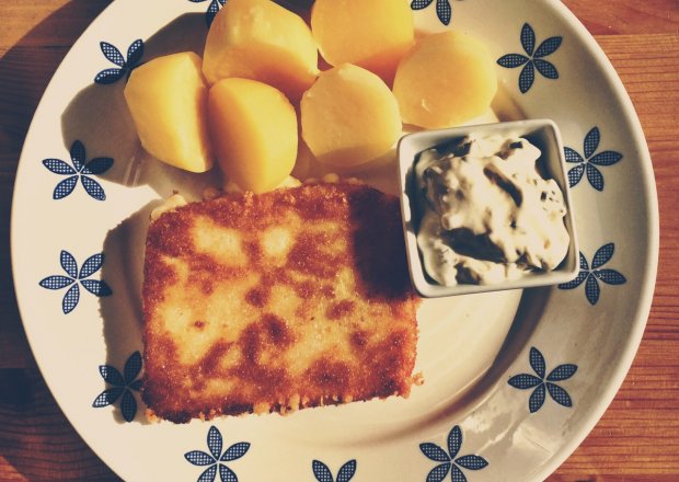 Fotografia przedstawiająca Smažený sýr s domácí tatarkou