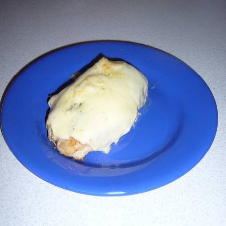 Krok 3 - Smażona pierś z kurczaka z wędliną i żółtym serem. foto