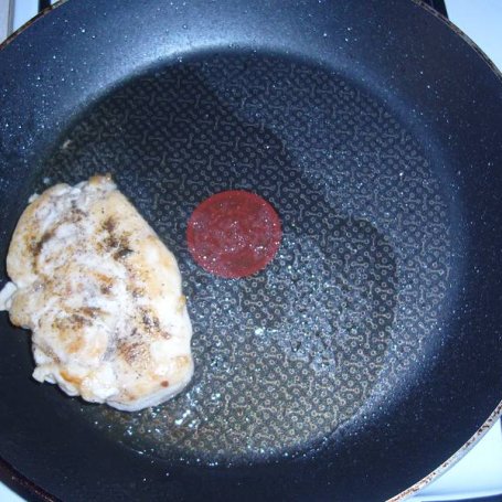 Krok 1 - Smażona pierś z kurczaka z wędliną i żółtym serem. foto